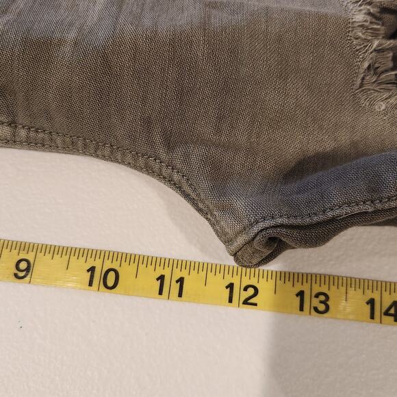 American Eagle Olive Green Distressed Cut Off Highest Rise Mom Short Size 6 - Picture 9 of 12